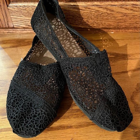 TOMS, womens size 8, lacy Oxford slip on shoes - Picture 3 of 7